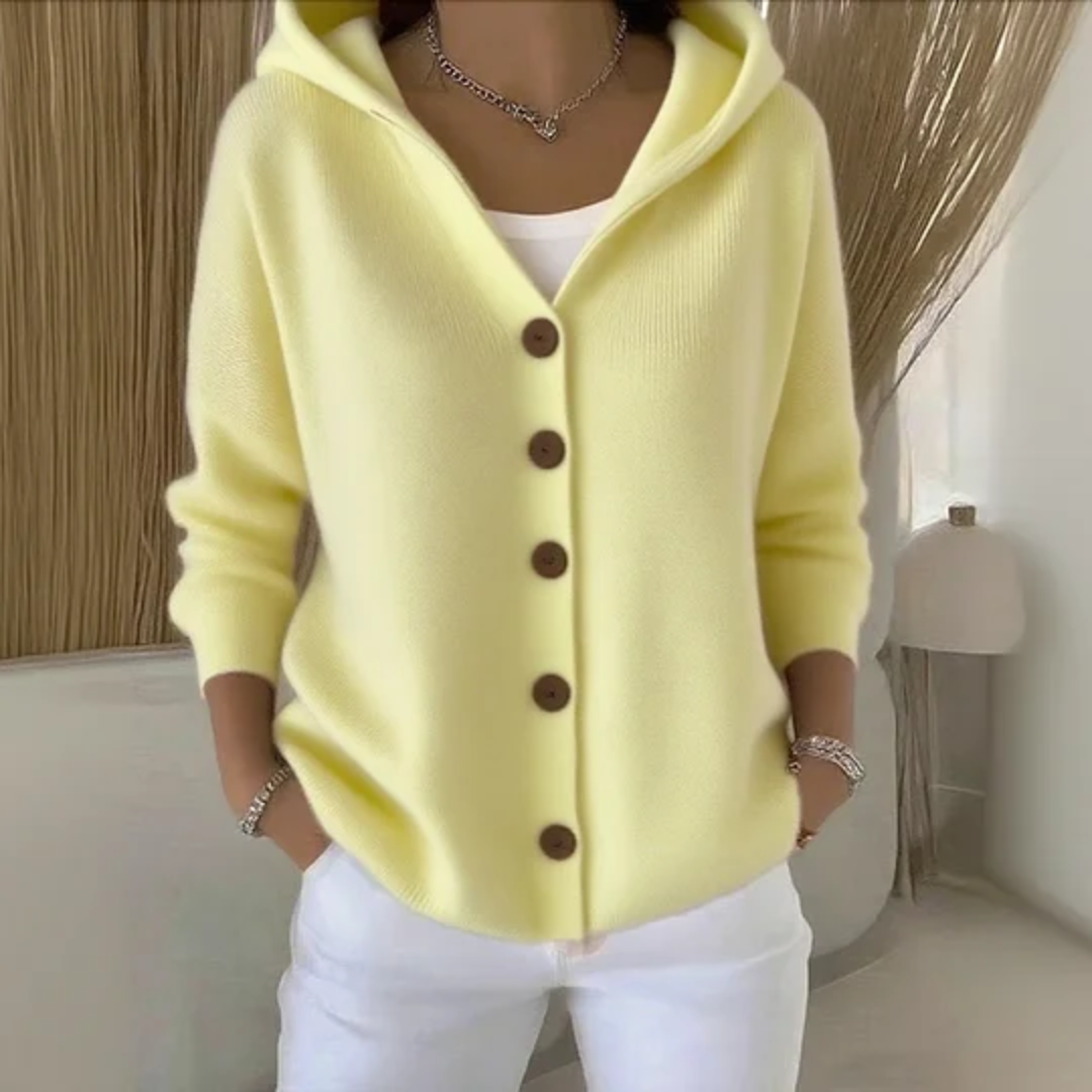 Cardigan femme à capuche Cataleya, un pull confortable et élégant. Idéal pour la mode féminine décontractée d'automne.