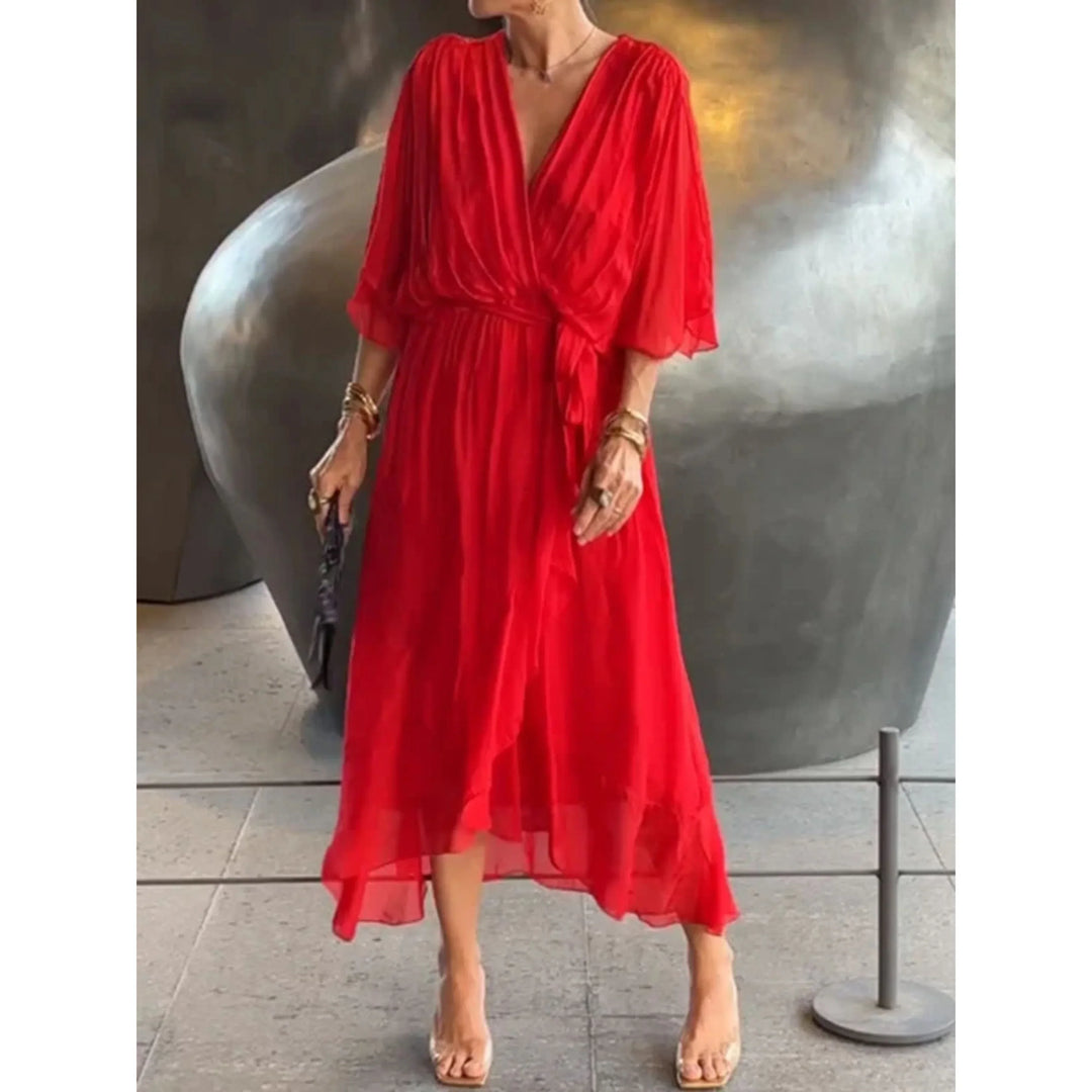 Robe d'été chic femme, coupe fluide et décontractée, encolure en V flatteuse.