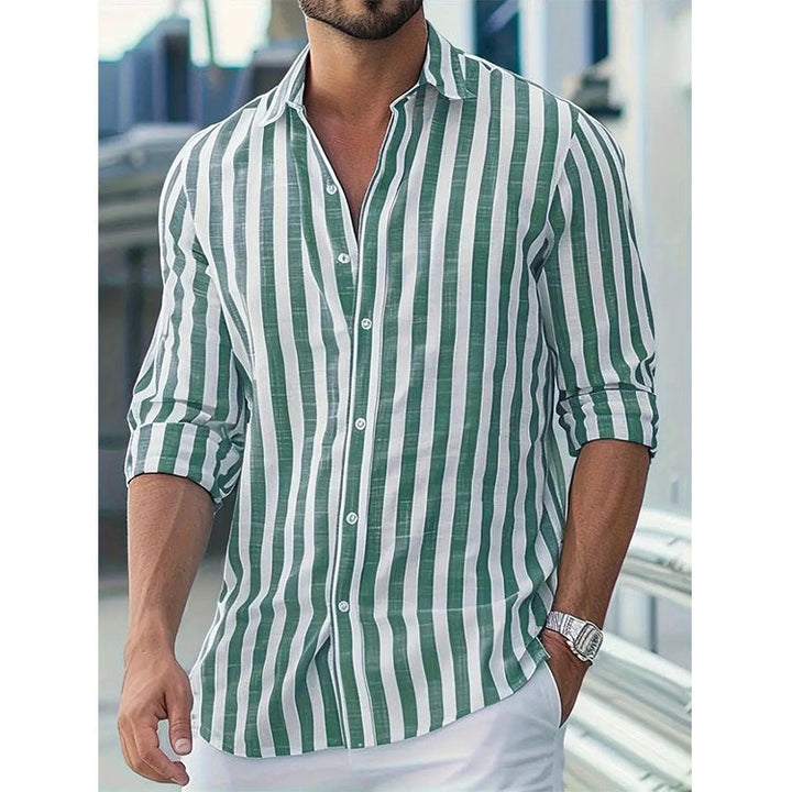 Chemise homme décontractée chic rayée, manches longues. Confort et style moderne pour toute occasion.