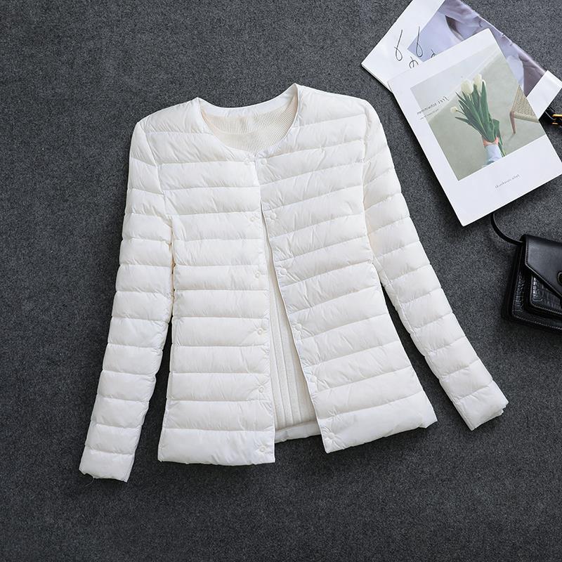 Élégante veste femme isolante et chaude, style décontracté. Parfaite pour la superposition hivernale.