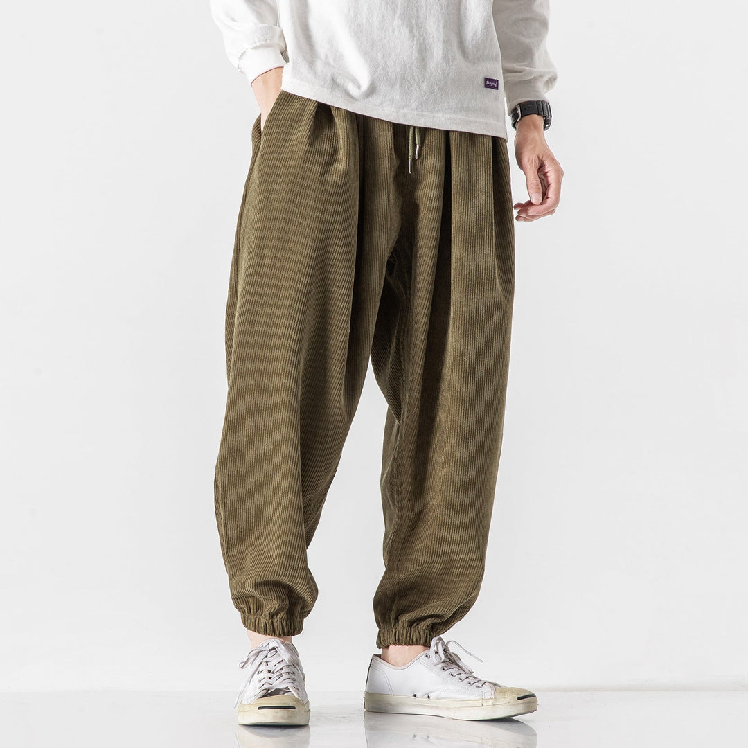 Pantalon homme large et doux, coupe décontractée, style moderne, confort optimal toute la journée.