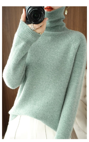 Pull chaud à col roulé pour femme, essentiel pour affronter l'hiver avec style et confort au quotidien.