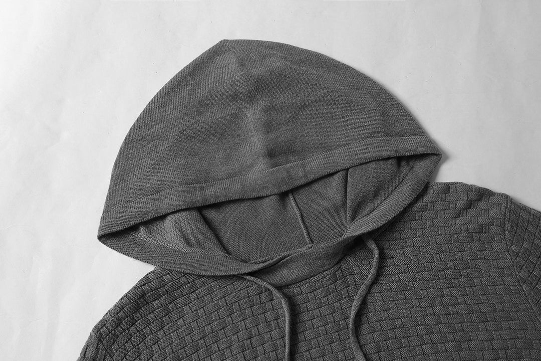 Pull à capuche bleu marine pour homme, style urbain, confort optimal et look décontracté.