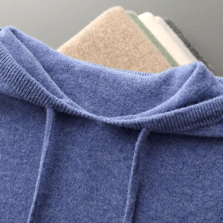 Vêtement homme essentiel: pull à capuche stylé. Confort et look moderne pour toutes saisons.