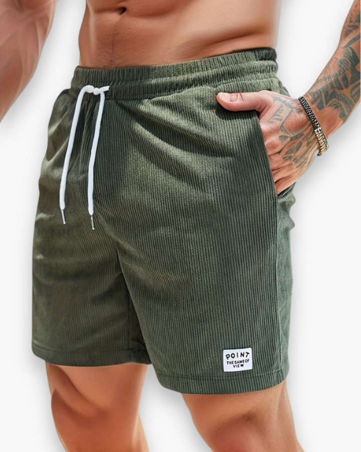Short décontracté homme bleu marine, idéal pour l'été. Confort et style pour plage, loisirs, vacances.