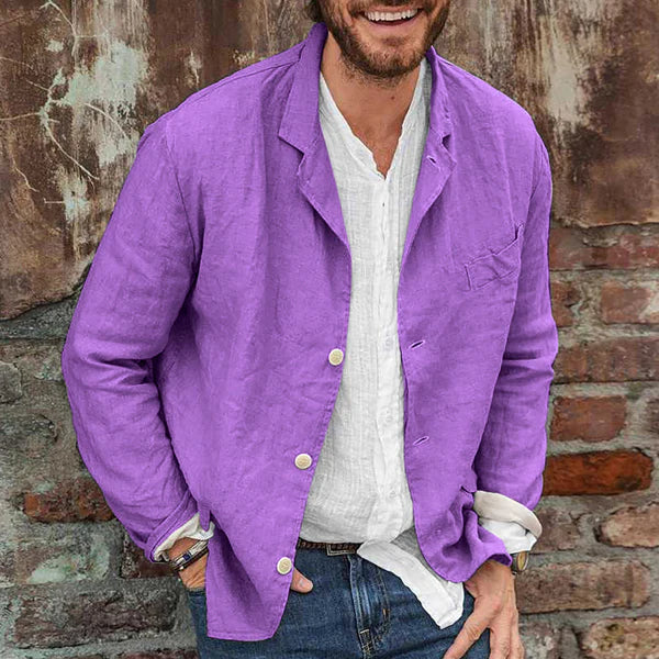 Homme actif en veste légère polyvalente, style décontracté, assurant confort en mode masculine printemps-automne.