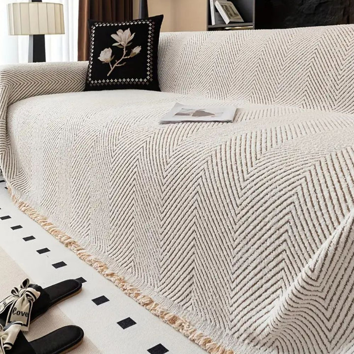 Plaid microfibre à motif chevron pour canapé, design moderne et protection.
