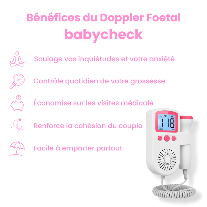 Maman enceinte utilise le Doppler fœtal BabyCheck pour surveiller le rythme cardiaque de son bébé à domicile.