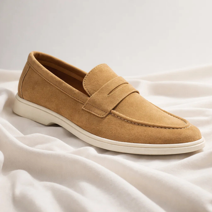 Paire de mocassins homme élégants et décontractés, garantissant un confort optimal pour toutes vos activités quotidiennes.