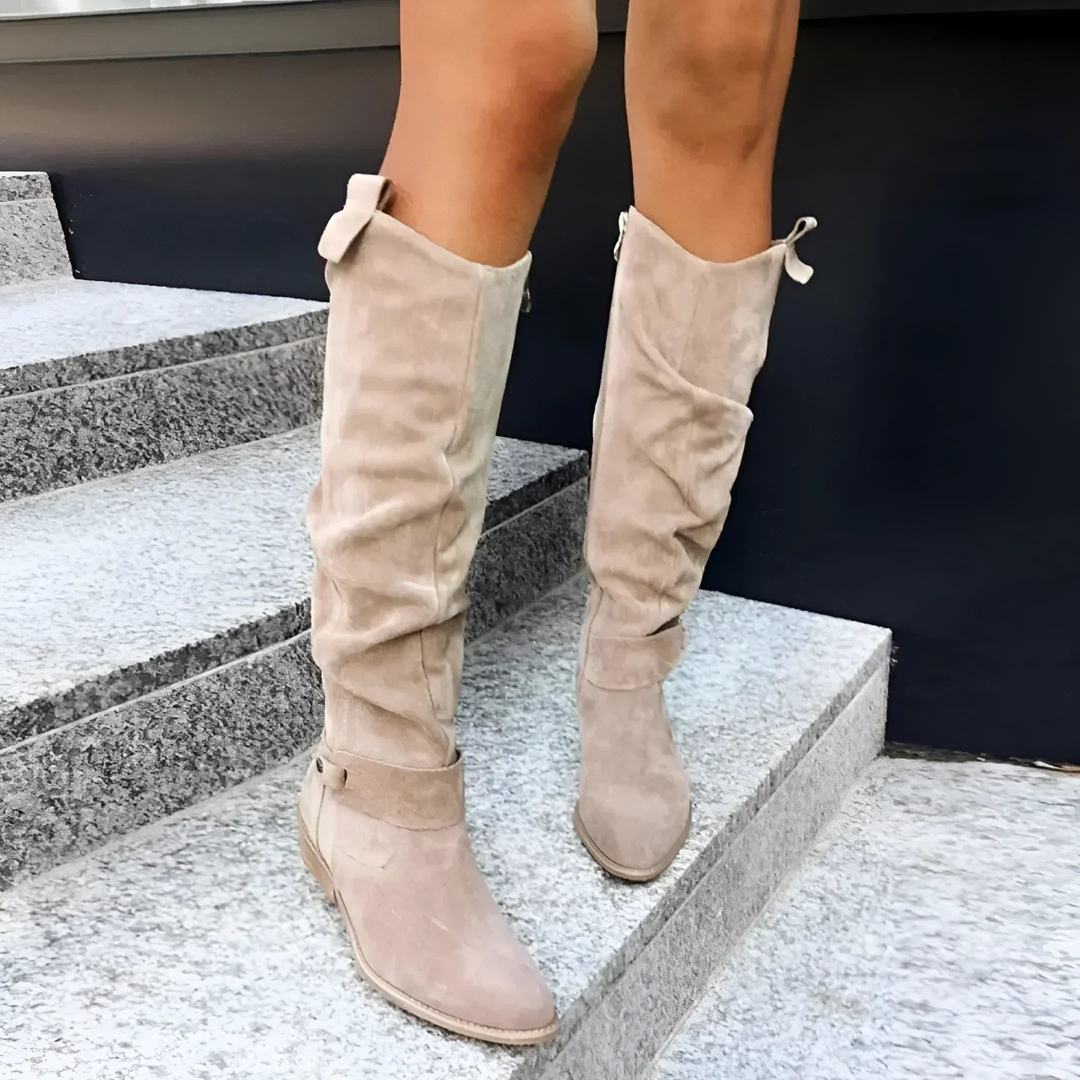 Bottes femme classiques, confortables, avec tige large, un must-have élégant pour l'hiver.