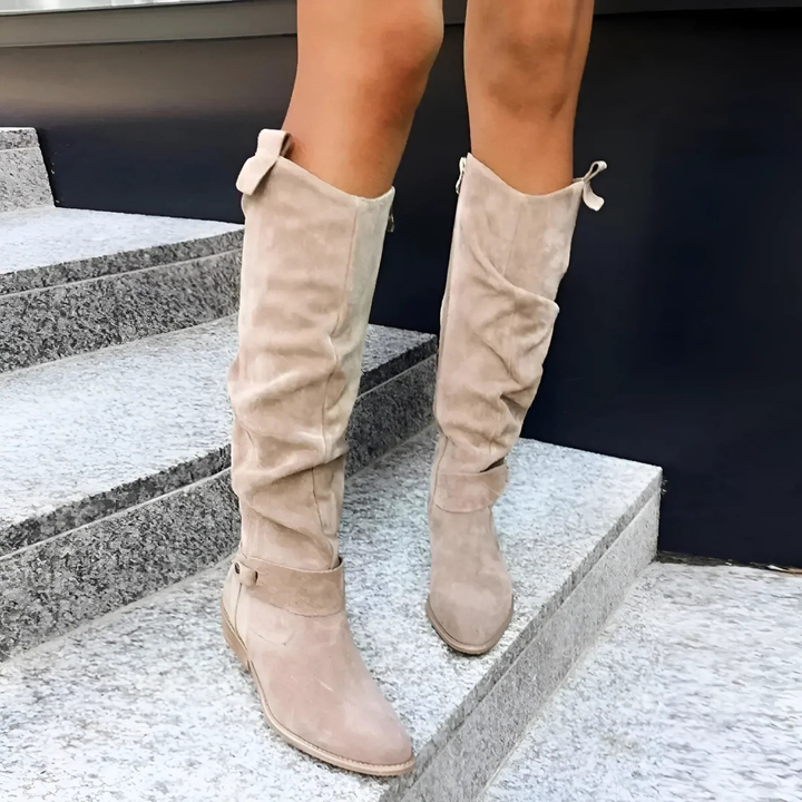 Bottes femme classiques, confortables, avec tige large, un must-have élégant pour l'hiver.