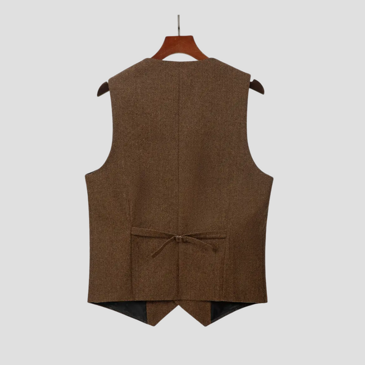 Veston élégant homme marine, boutonnage simple, parfait pour un mariage ou bureau.