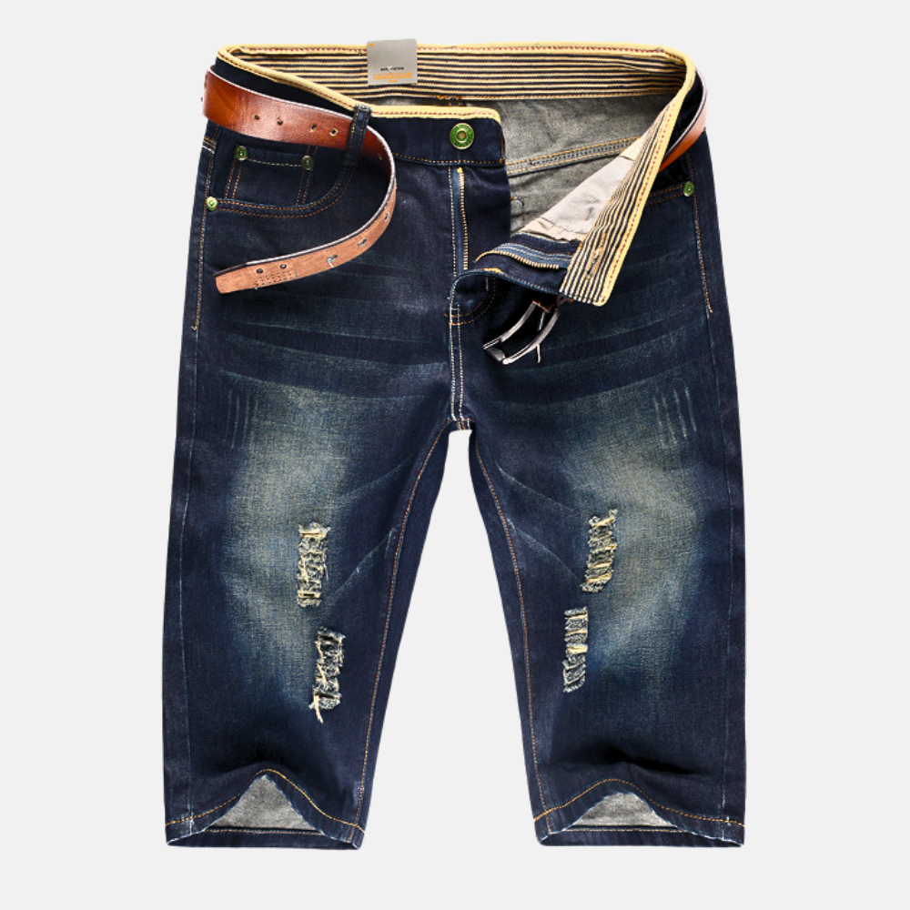 Détails usés tendance pour ce short en jean homme. Confortable et élégant, parfait pour la mode décontractée.