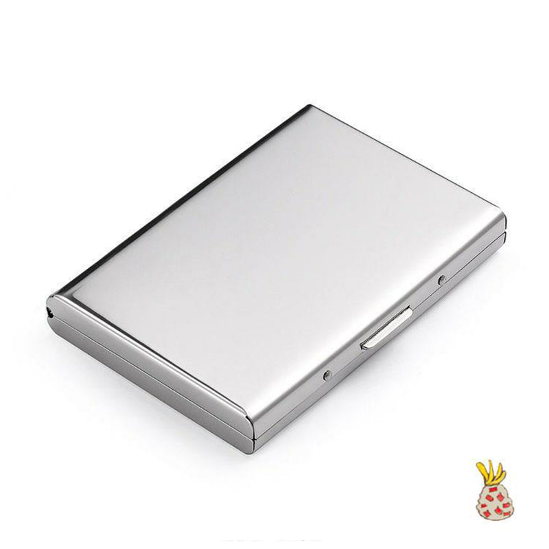 Porte-cartes métal compact, sécurité RFID pour cartes, accessoire chic et pratique.