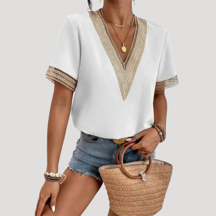 Blouse d'été femme chic en dentelle délicate, tissu léger, manches courtes et col V. Mode féminine confortable.