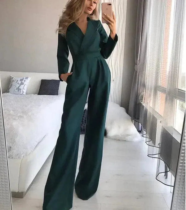 Combinaison pantalon femme à manches longues, élégante et confortable, idéale comme tenue de bureau ou de soirée.