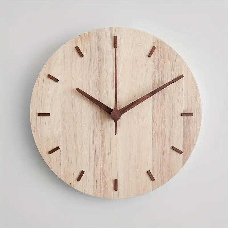 Horloge en noyer, design minimaliste et horlogerie de qualité pour un salon ou bureau moderne.