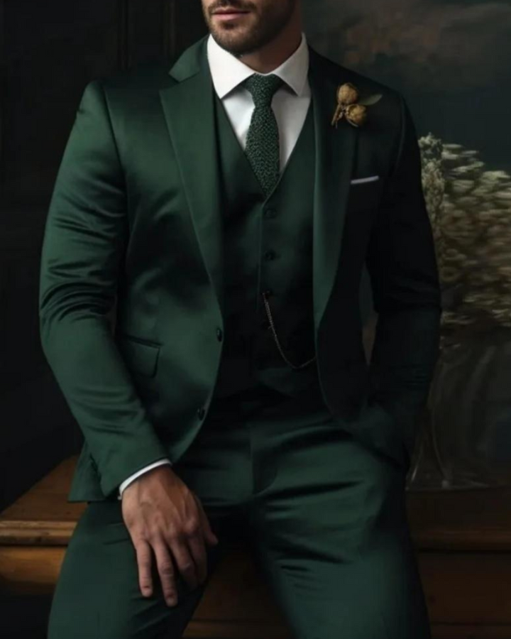 Ensemble costume homme élégant, 3 pièces avec gilet, idéal pour cérémonie, professionnel ou fêtes.