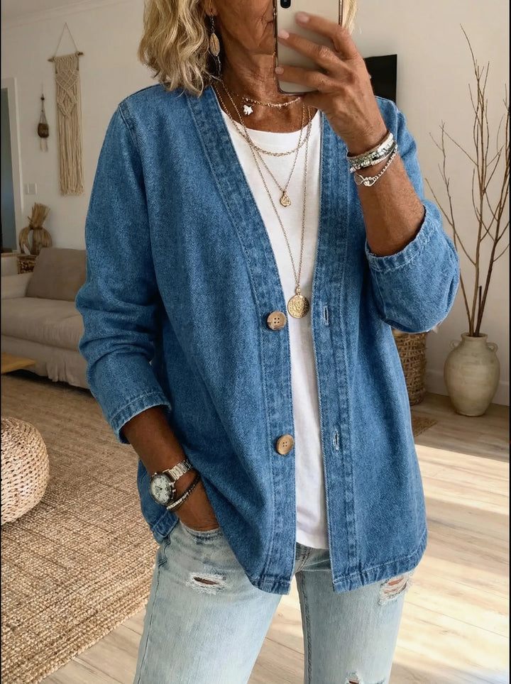 Cardigan femme moderne décontracté, manches longues, boutons. Idéal printemps/automne, tenue quotidienne chic.