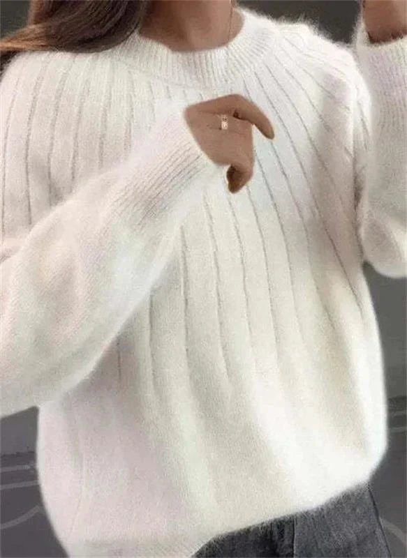 Pull femme élégant en maille douce, style décontracté chic. Vêtement moderne et confortable pour toute femme.