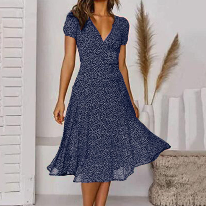 Tenue décontractée et chic: Robe midi évasée femme, col V. Vêtements femme élégants pour le jour et l'été.