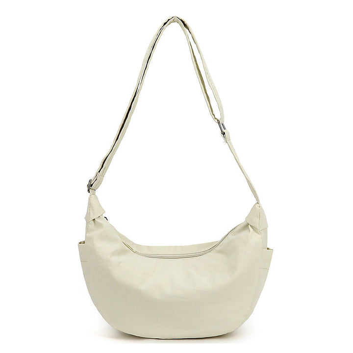 Élégant sac à bandoulière demi-lune pour femme, grande capacité. Un accessoire de mode polyvalent et chic.
