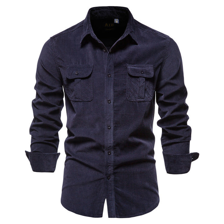 Chemise homme à manches longues avec poches, coupe décontractée. Élégance casual pour la mode masculine.