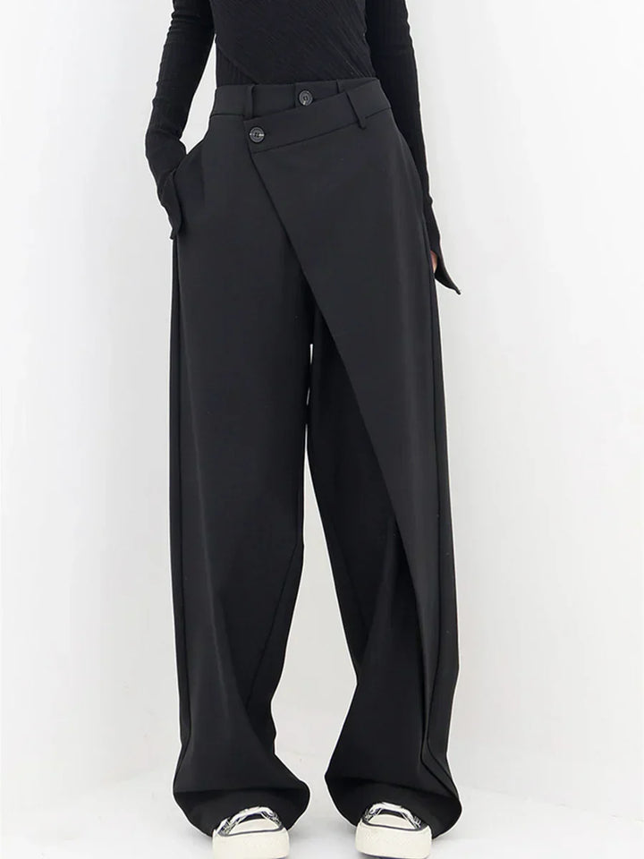 Pantalon stylé ample femme, élégant et tendance. Parfait pour une tenue décontractée au printemps/été.