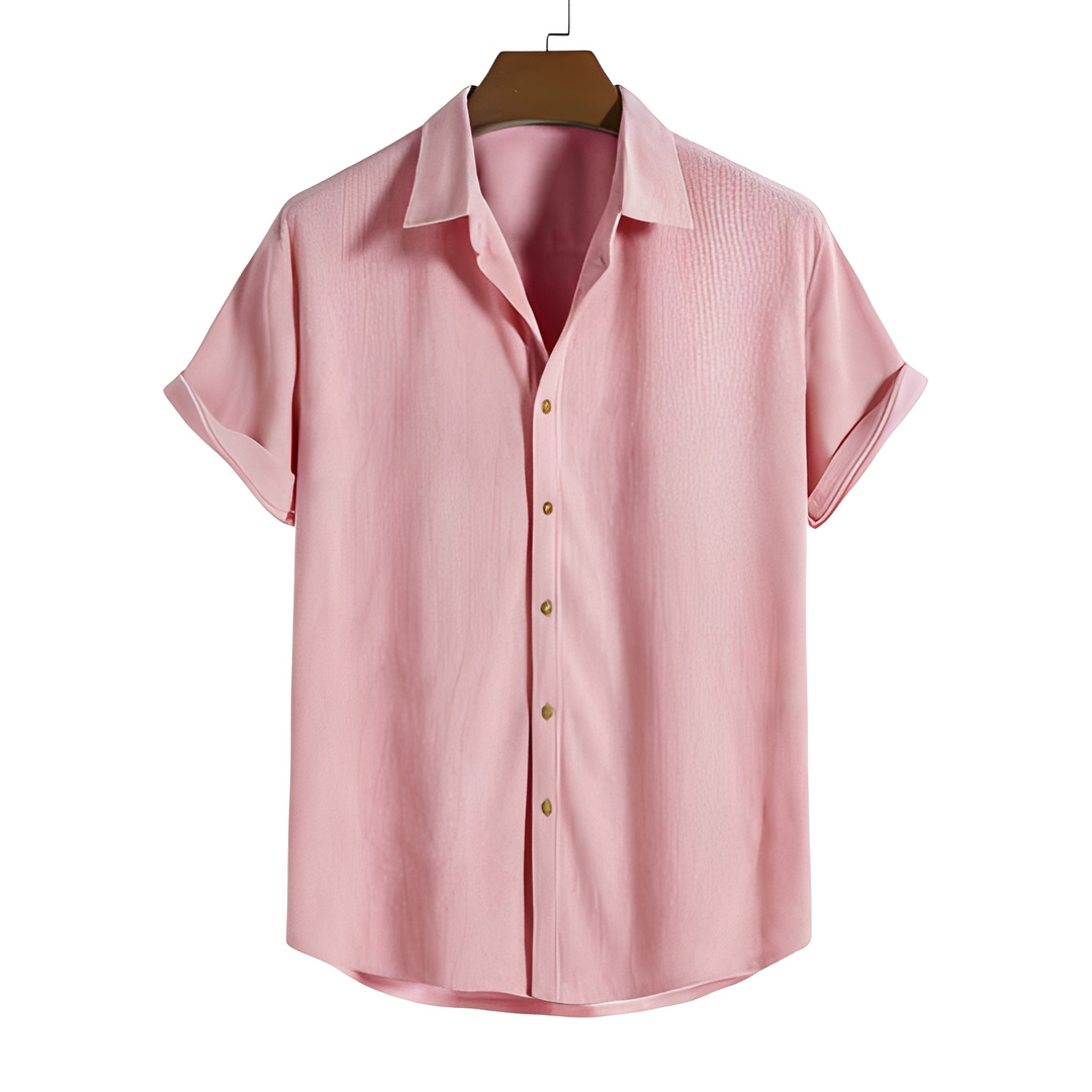 Mode masculine estivale: Chemise légère homme manches courtes, coupe décontractée. Idéale pour vacances et sorties.