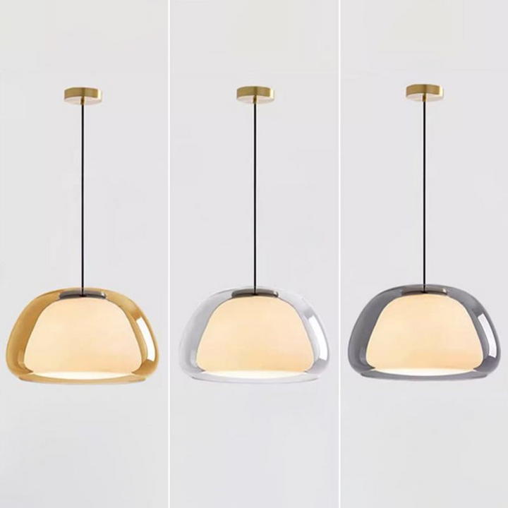 Design de lustre en verre, éclairage intérieur pour salon élégant.