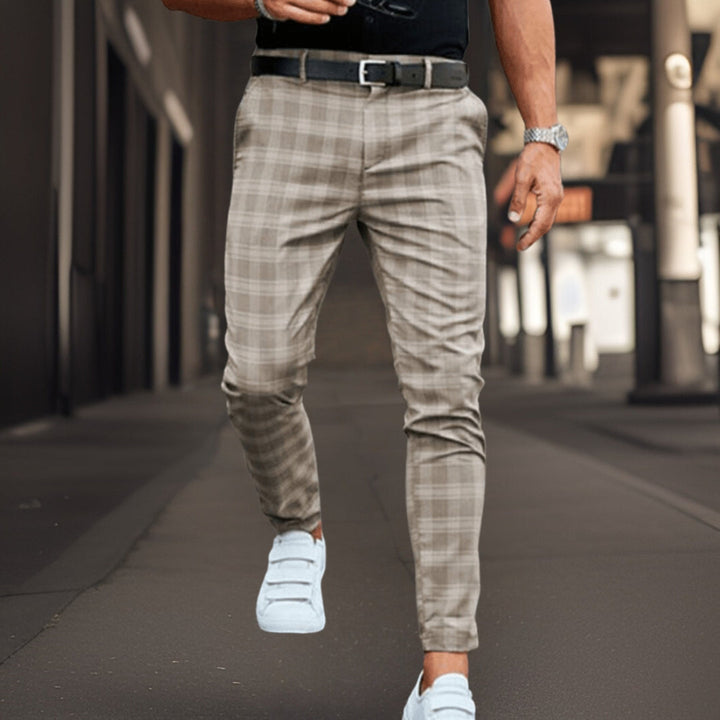Pantalon homme élégant Juliano slim fit à carreaux. Look moderne et chic en lin, idéal bureau/ville.