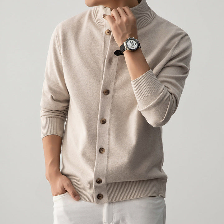 Vêtement homme col roulé, tendance et polyvalent. Ce gilet épais apporte style et chaleur à votre tenue d'hiver.