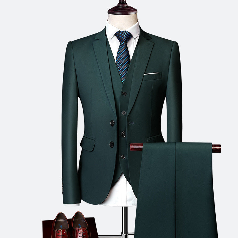 Costume 3 pièces homme moderne et élégant, coupe slim fit pour un style contemporain et formel.