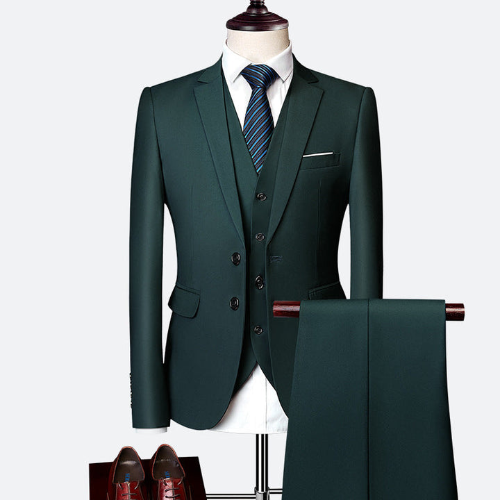 Costume 3 pièces homme moderne et élégant, coupe slim fit pour un style contemporain et formel.
