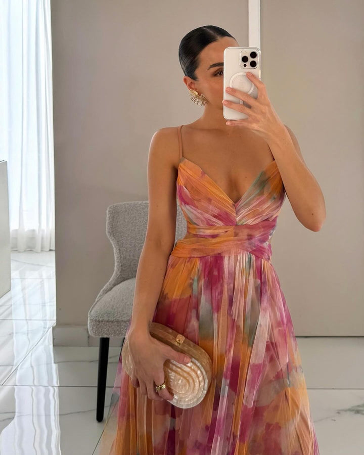 Robe élégante femme imprimée pour mariage ou soirée. Maxi robe fluide avec laçage ajustable, très féminine.
