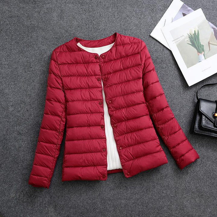Doudoune femme légère à col rond, parfaite pour superposition. Veste isolante élégante et confortable.