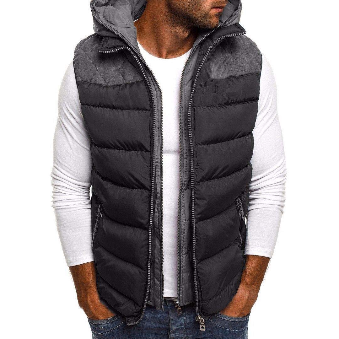 Veste sans manches homme à capuche, offrant confort et liberté de mouvement. Style décontracté pour automne/hiver.