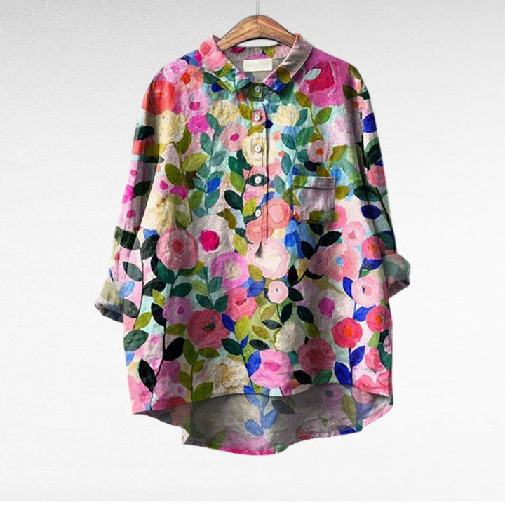 Blouse femme Lotte à manches courtes, motif fleuri, style printemps-été.