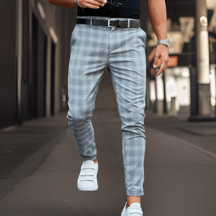 Pantalon en lin homme Juliano, coupe slim fit à carreaux. Tendance et confortable, parfait pour la mode.
