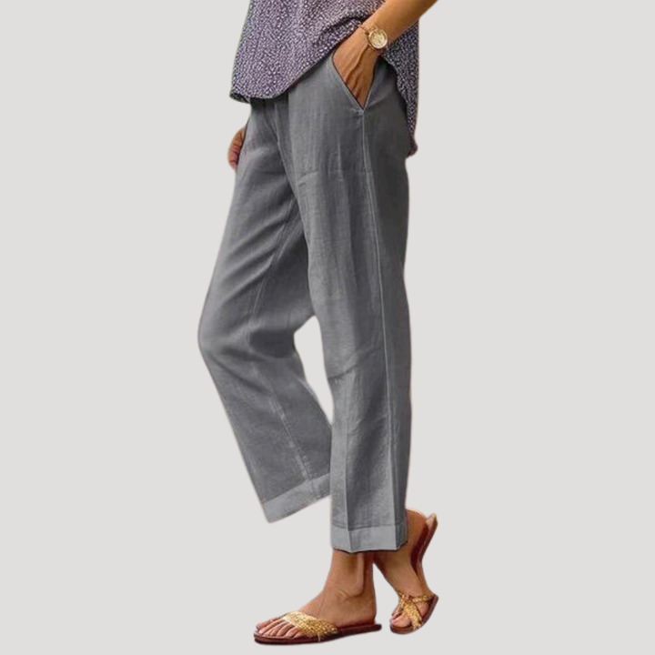 Pantalon fluide et léger pour femme. Confort estival garanti, idéal pour un look décontracté ou élégant en été.