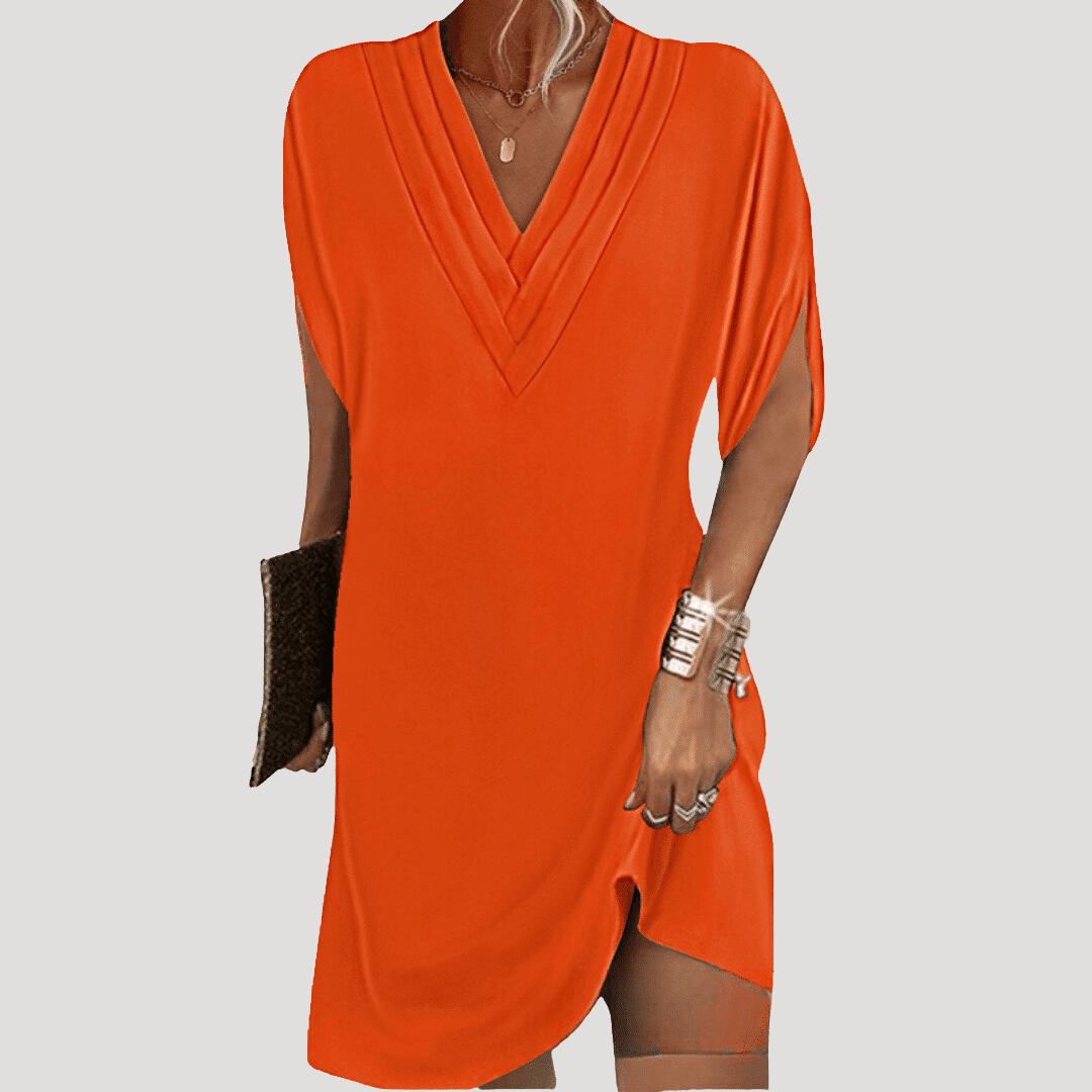Robe fluide femme courte à col V, légère et respirante, parfaite pour un style printanier chic.