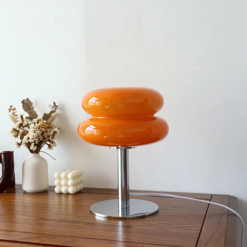 Élégante lampe de table sans fil LED, design Bauhaus italien, pour un éclairage d'intérieur contemporain.