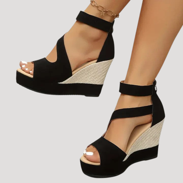 Sandales femme noires à bout ouvert, talon compensé. Style élégant et décontracté, idéales pour l'été.