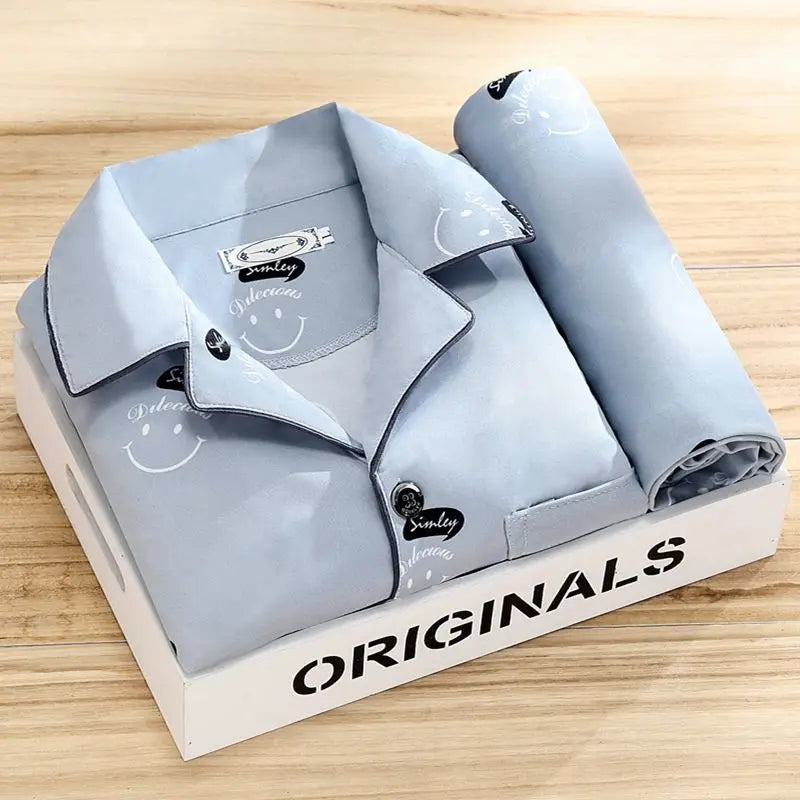 Pyjama homme rayé moderne, élégant home wear pour des moments de pure détente et bien-être.