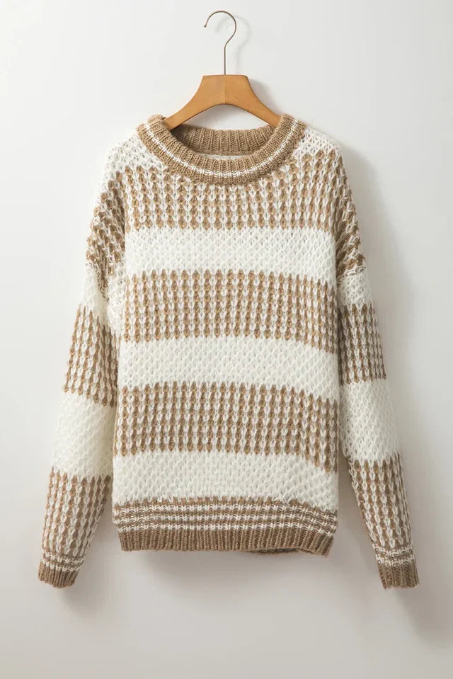 Pull tricoté structuré femme, couleur beige. Confortable et décontracté, ce haut mode est un essentiel élégant pour l'hiver.