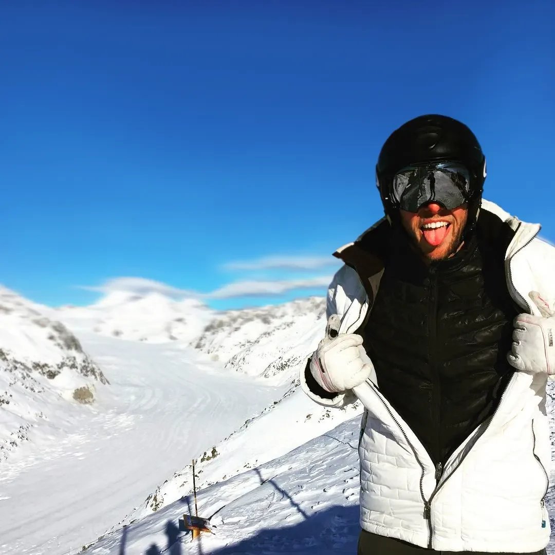 Veste chauffante unisexe VitalWarm pour le froid hivernal, indispensable pour randonnée, ski et activités extérieures.
