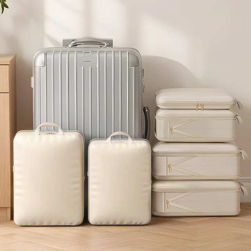 Sac de compression étanche pour vêtements, maximisant l'espace. Solution compacte et pratique pour tout voyageur.