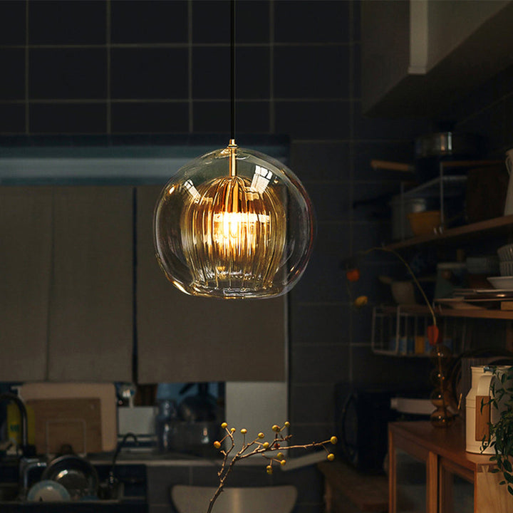 Lampe suspendue verre boule transparente, luminaire LED design, idéal pour chambre ou salon moderne.
