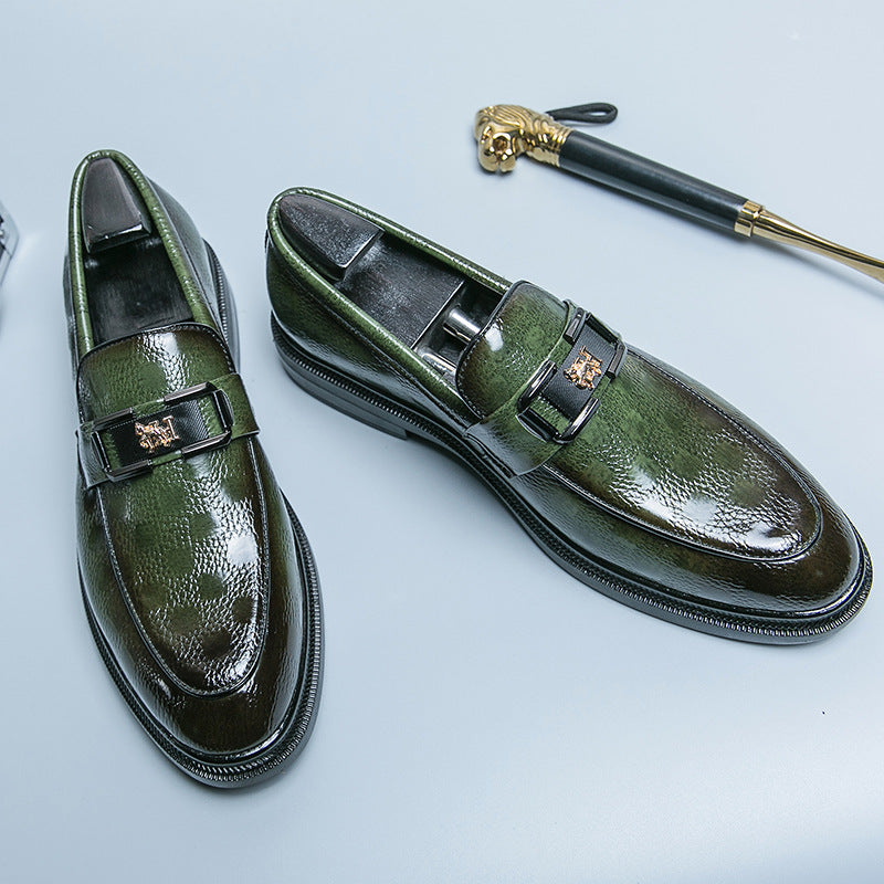 Chaussures confortables et habillées pour hommes, s'adaptant à tout look, idéales pour événements ou le quotidien.