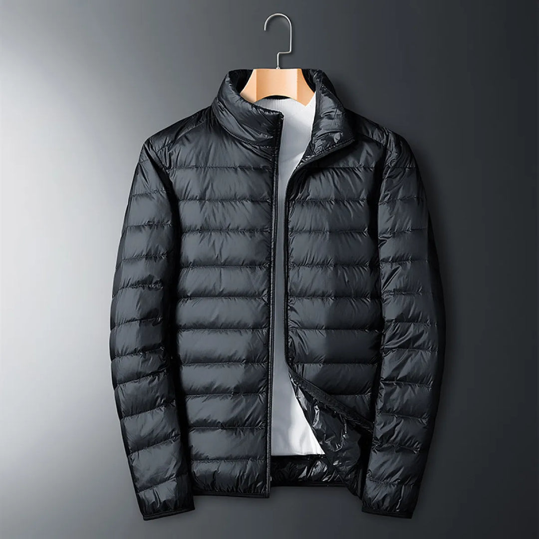 Veste homme légère et moderne à col montant pour printemps/automne, idéale style décontracté et confort quotidien.